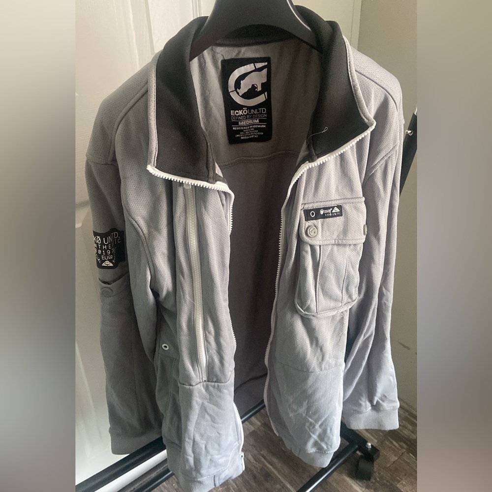 Ecko Untld,  size medium, grayish green color